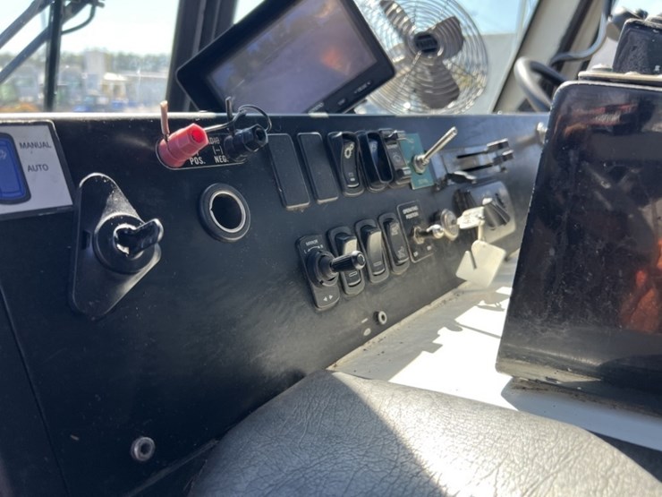 2015-mack-leu612-image-27