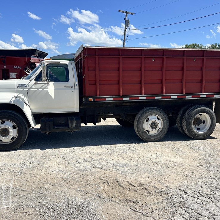 1997 FORD F800