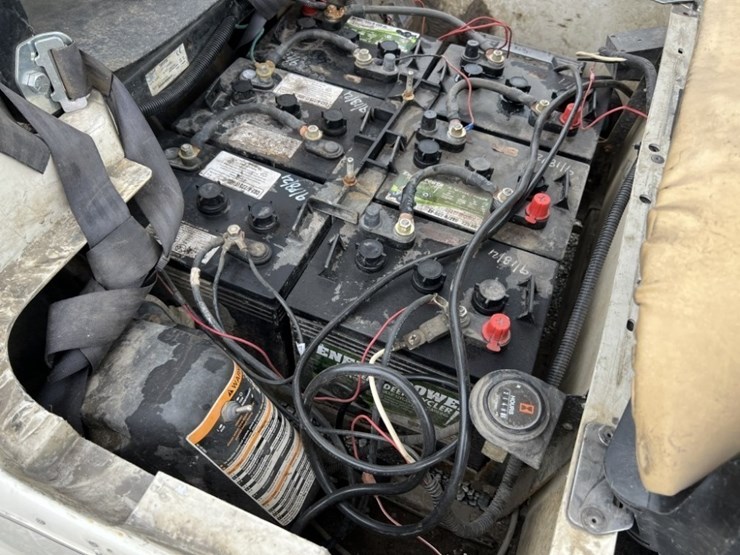 ez-go-textron-golf-cart-image-14
