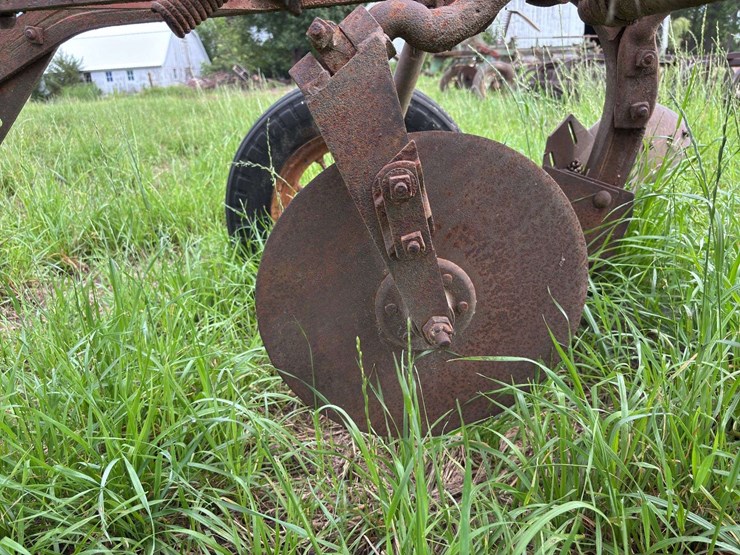 moline-5-bottom-14”-pull-type-plow-image-42