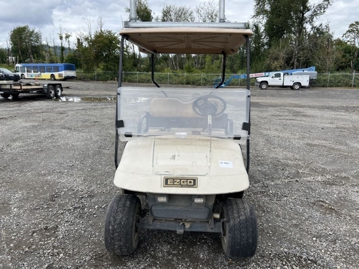 ez-go-textron-golf-cart-image-8
