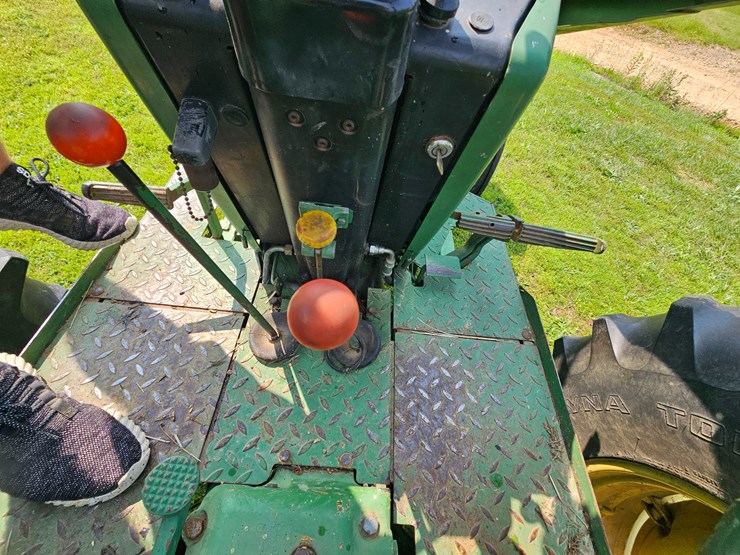 1982-john-deere-2940-image-27