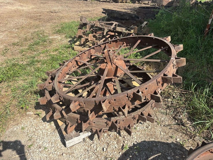 (2)-farmall-f-series-steel-wheels-image-2