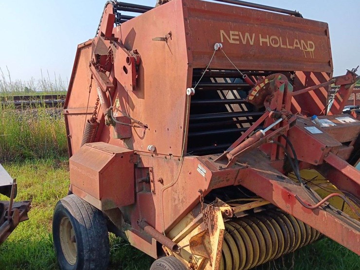 new-holland-845-image-2