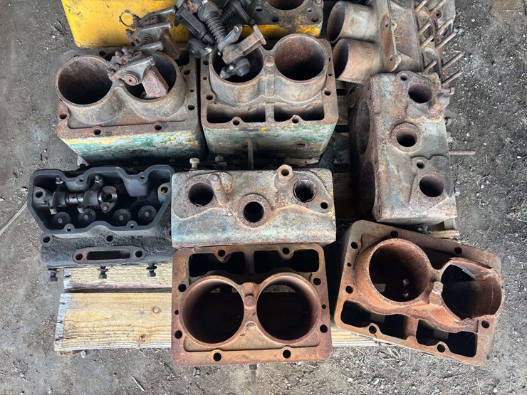 (9)-minneapolis-moline-engine-blocks-and-(4)-heads-image-4