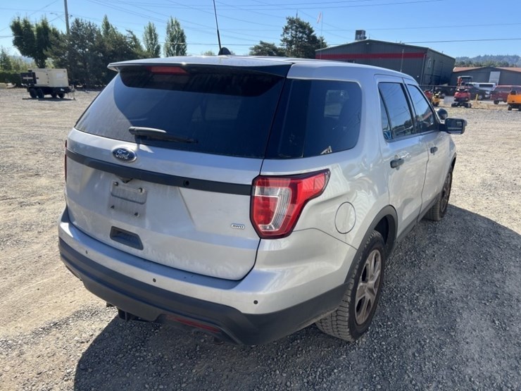 2016-ford-explorer-image-4