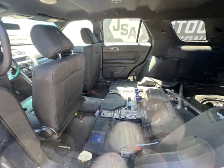 2015-ford-explorer-image-24