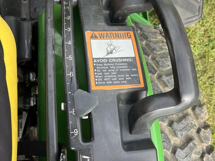 2013-john-deere-2032r-image-21