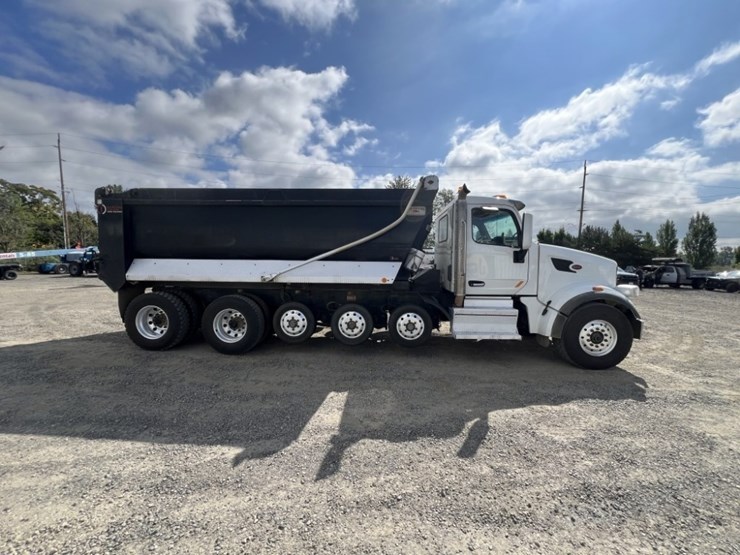 2020-peterbilt-567-image-3
