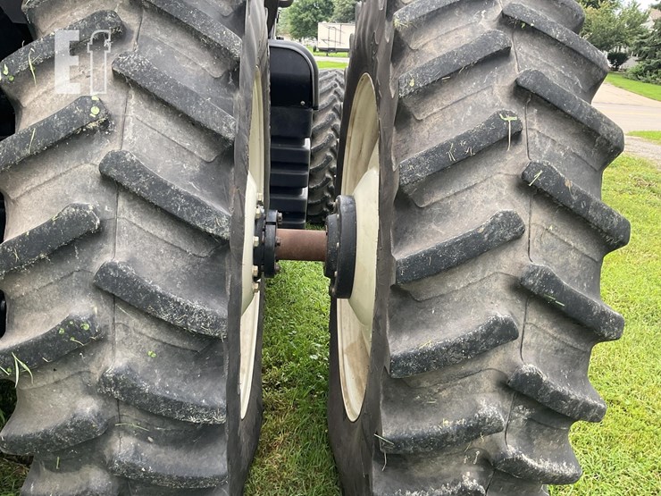 2013-new-holland-t8.330-image-36