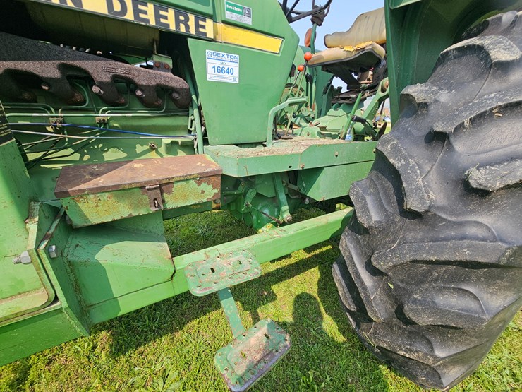 1982-john-deere-2940-image-23