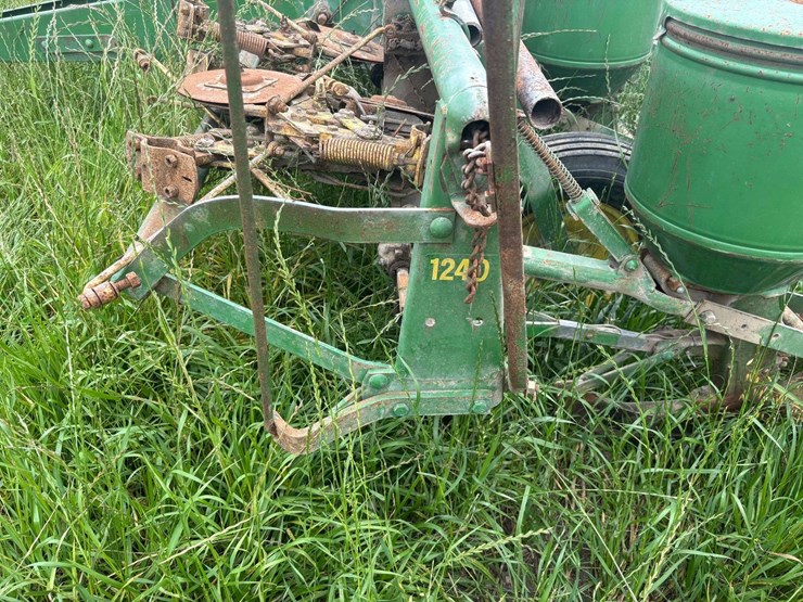 john-deere-1240-image-33