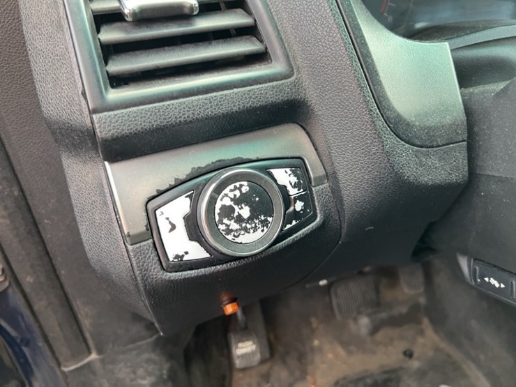 2017-ford-explorer-image-23