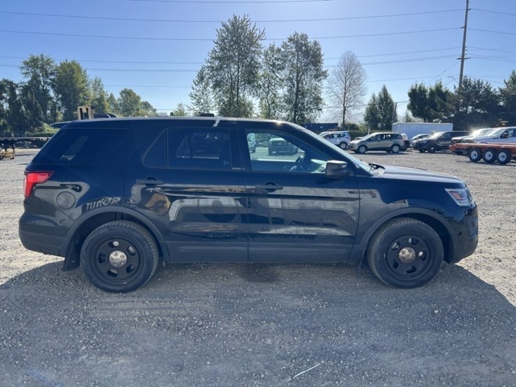 2018-ford-explorer-image-3