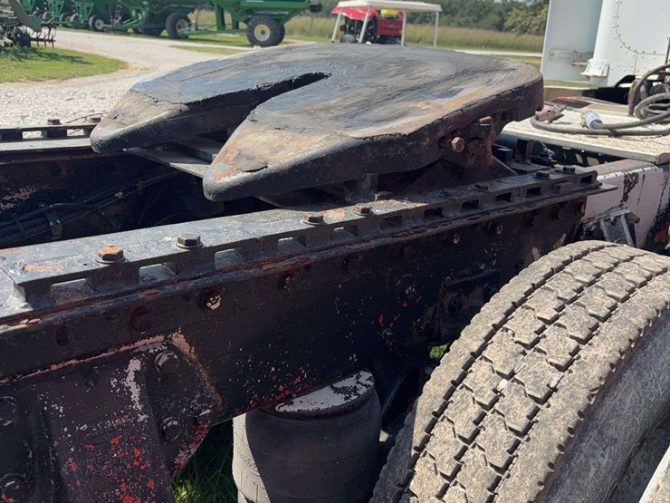 1994-peterbilt-377-image-16