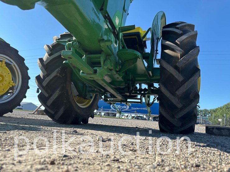john-deere-330-image-17
