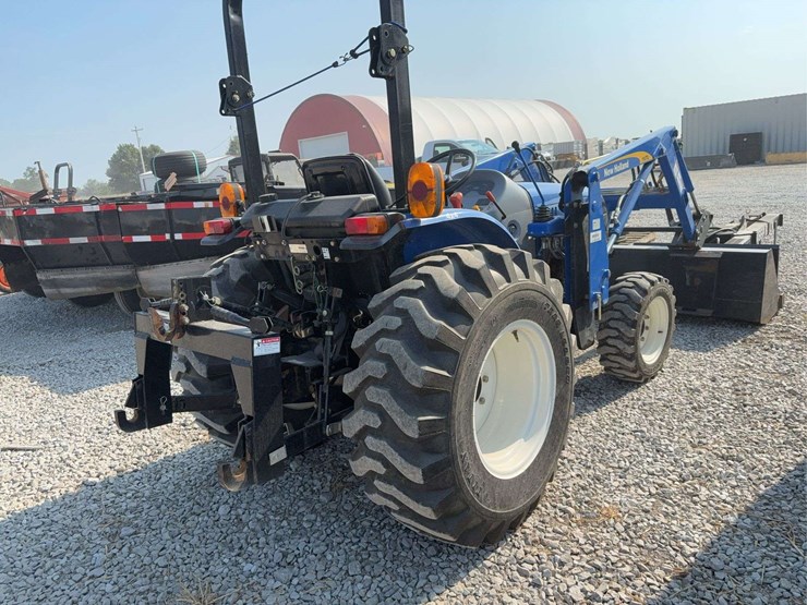 2014-new-holland-workmaster-40-image-5