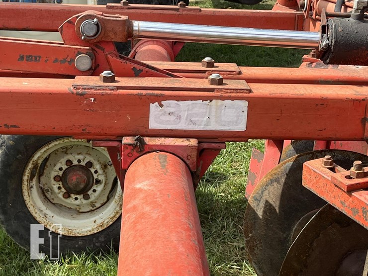 massey-ferguson-820-image-3