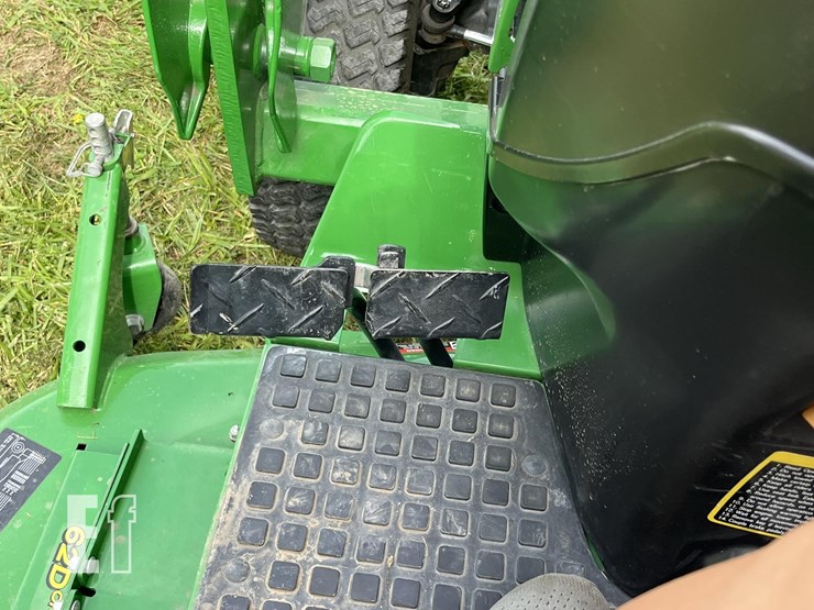 2013-john-deere-2032r-image-26