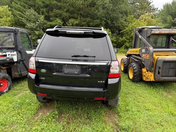 2011-land-rover-lr2-hse-image-6