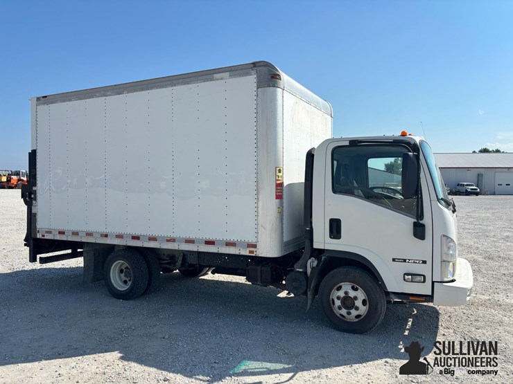 2015-isuzu-npr-image-3