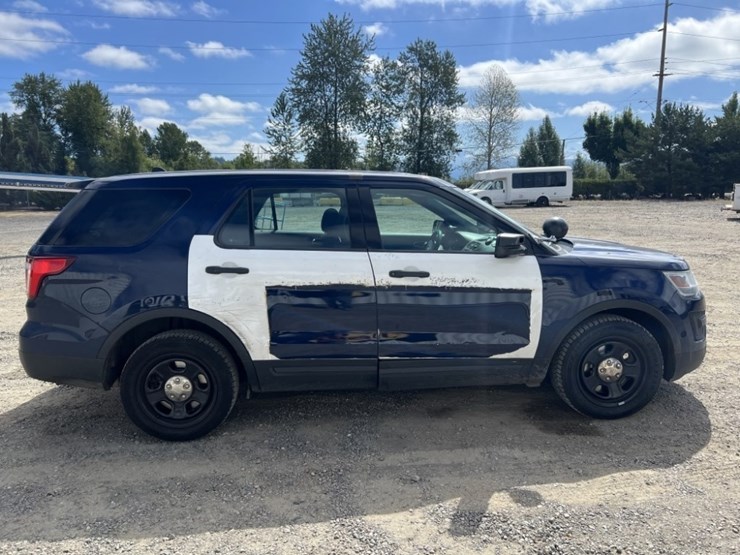 2016-ford-explorer-image-3