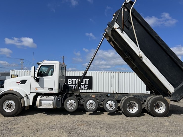 2020-peterbilt-567-image-21