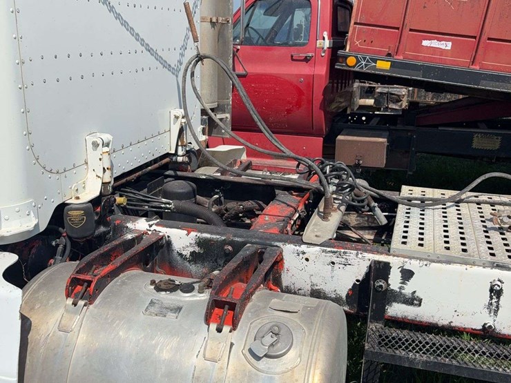 1994-peterbilt-377-image-7