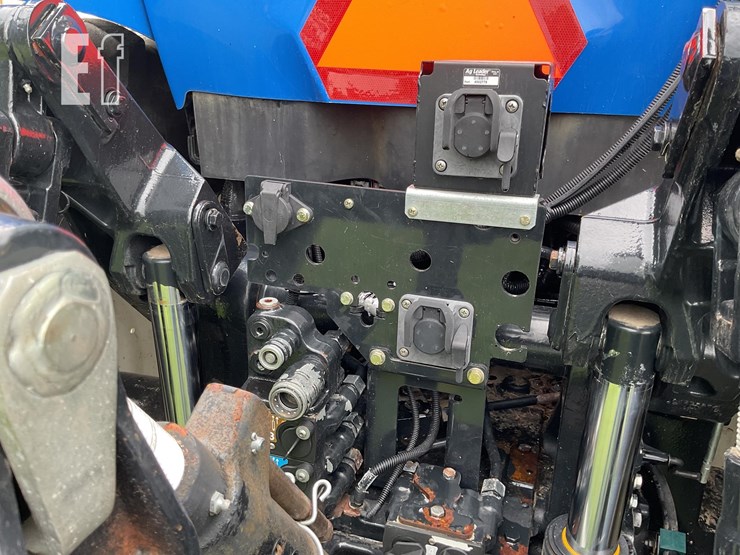 2013-new-holland-t8.330-image-41