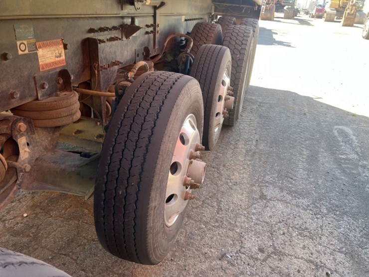 2020-peterbilt-567-image-29