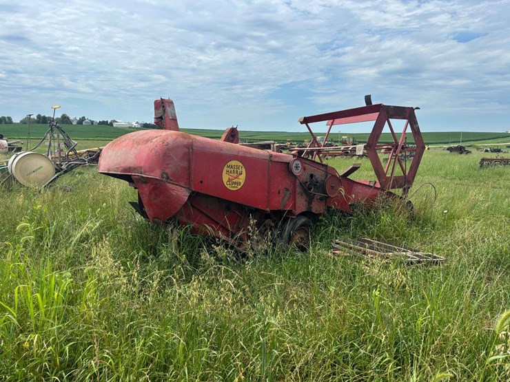 massey-harris-clipper-combine-image-5