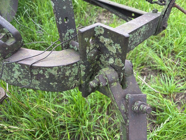 3-bottom-25”-terracing-plow-image-13