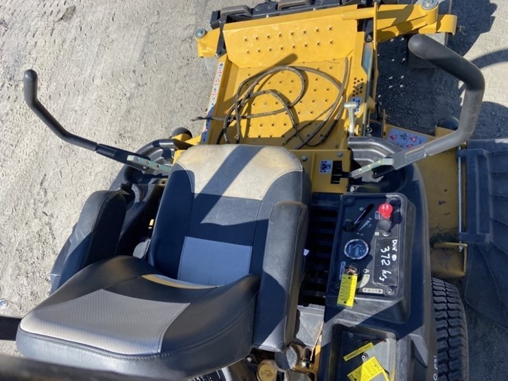 hustler-fastrak-zero-turn-mower-image-13