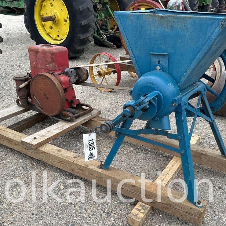 1365 - IH 1.5-2.5 HP HIT & MISS ENGINE AND A MILL
