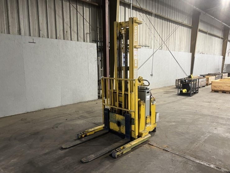 1981-clark-sp30-electric-high-lift-pallet-jack-image-1