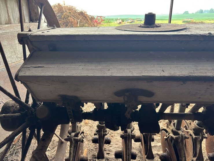 moline-8’-grain-drill-image-69