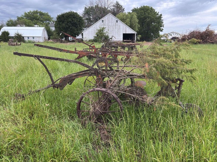 2-bottom-14”-pull-type-plow-image-8