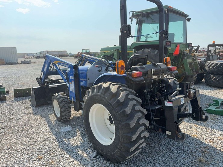 2014-new-holland-workmaster-40-image-3