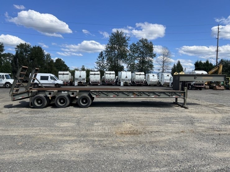 2001-kalyn-29'-tri-axle-goose-neck-trailer-image-3
