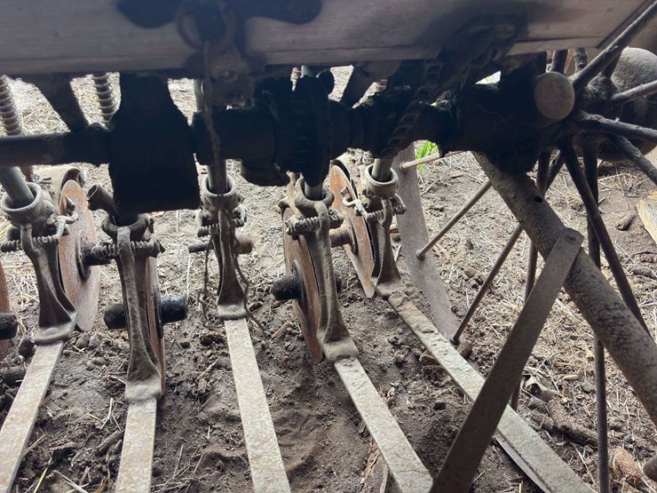 moline-8’-grain-drill-image-59