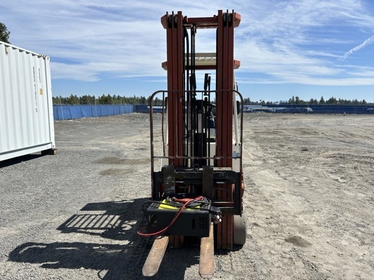 nissan-es35-forklift-image-8