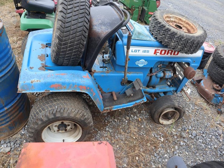 ford-lgt125-riding-mower-image-7