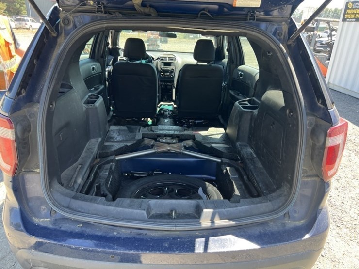 2016-ford-explorer-image-14