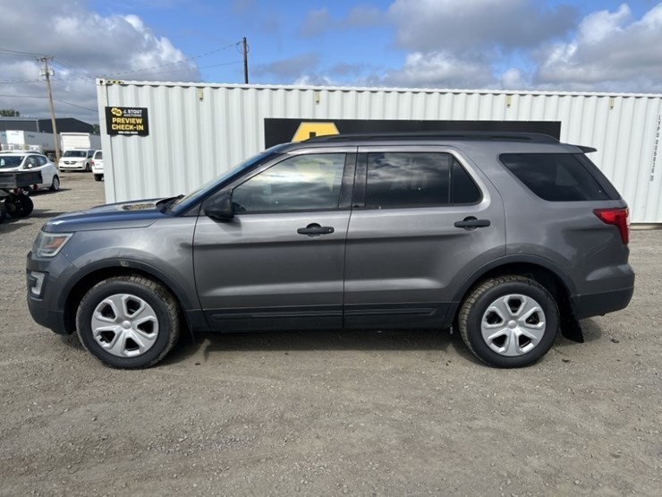 2016-ford-explorer-image-7