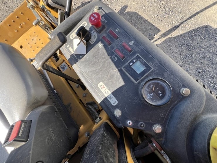 2014-hustler-zero-turn-mower-image-16