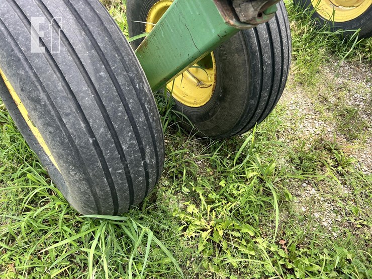 john-deere-220-image-12