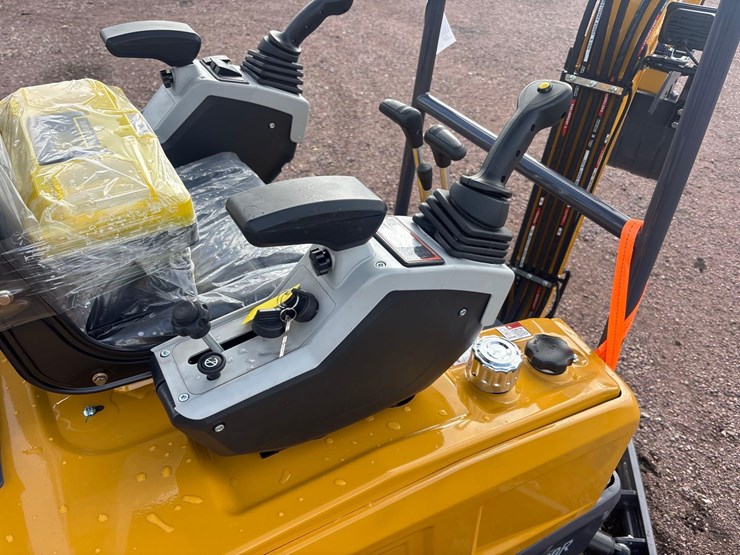 unused-2025-cfg-mx20r-mini-excavator-image-12