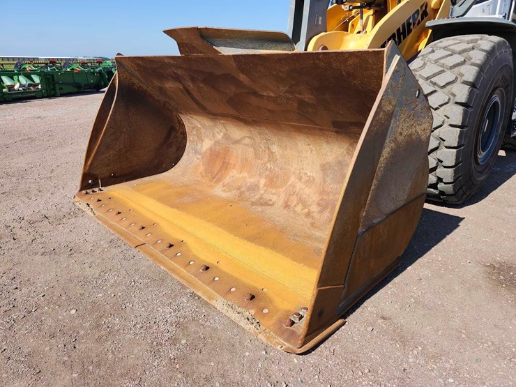 2017-liebherr-l586-image-8