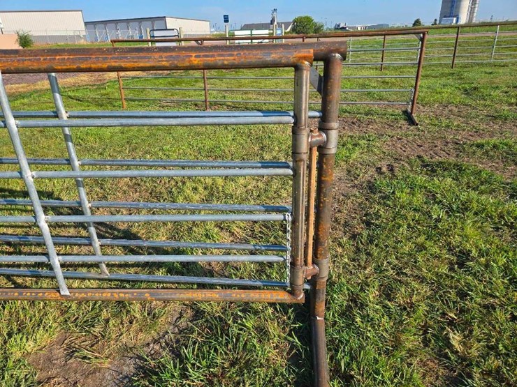 24-ft.-free-standing-panel-with-a-12-ft.-gate-image-6