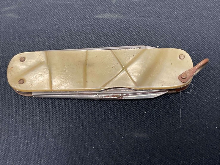 ih-pocket-knife-image-3